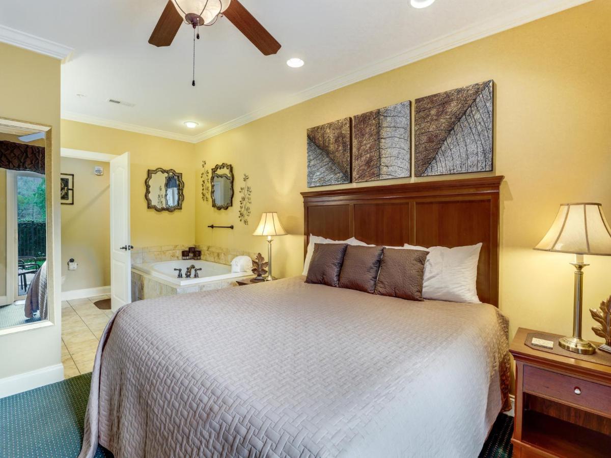 Downtown Delight, 2 Bedrooms, Pool, Hot Tub, Sleeps 6 Gatlinburg Exterior photo