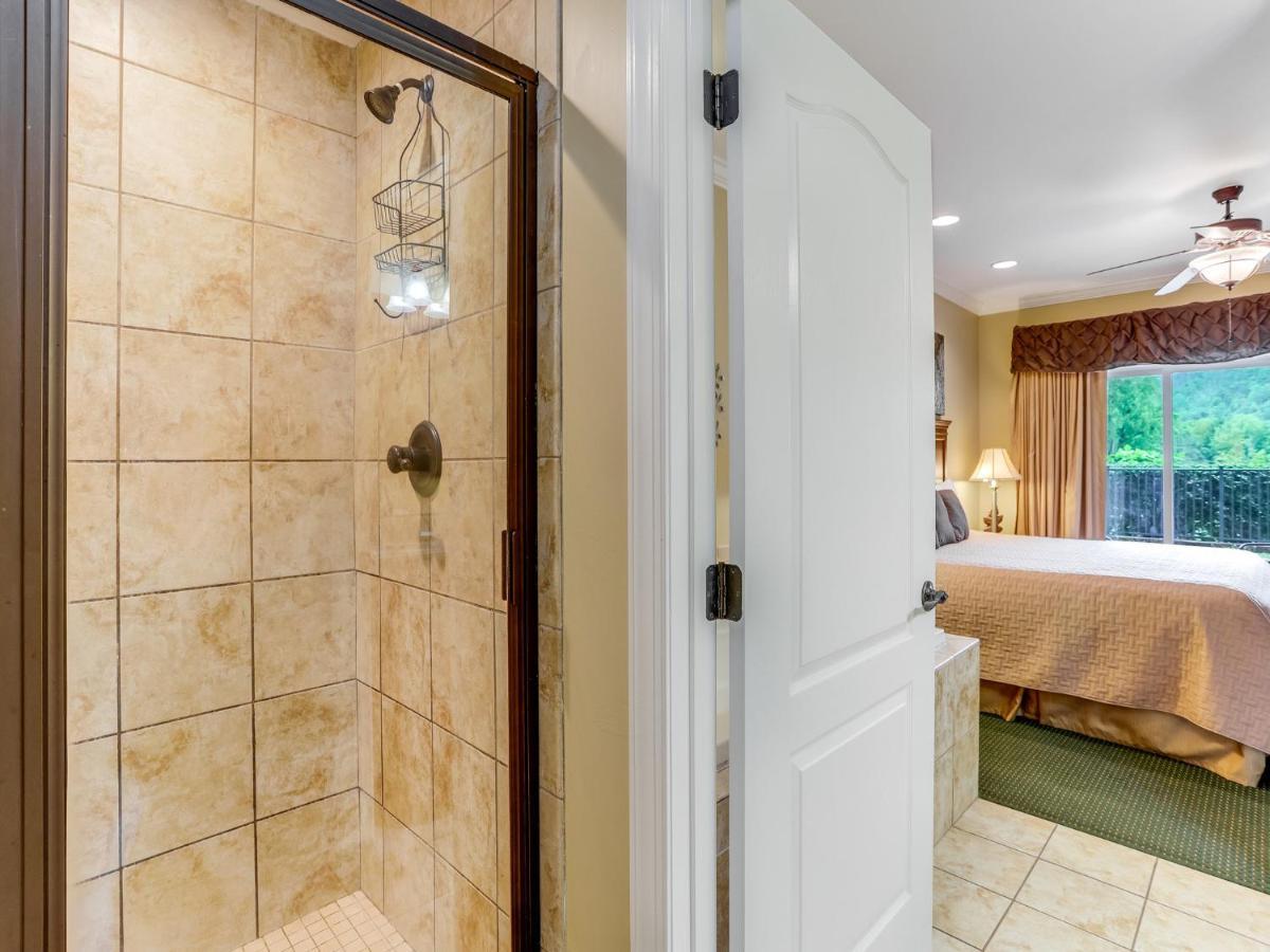 Downtown Delight, 2 Bedrooms, Pool, Hot Tub, Sleeps 6 Gatlinburg Exterior photo